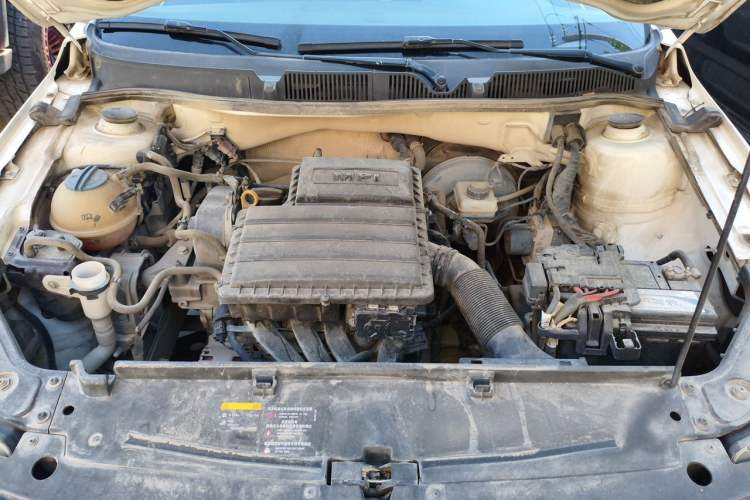Used Volkswagen Lavida 2015 1.6L Manual Fashion Edition Engine Bay