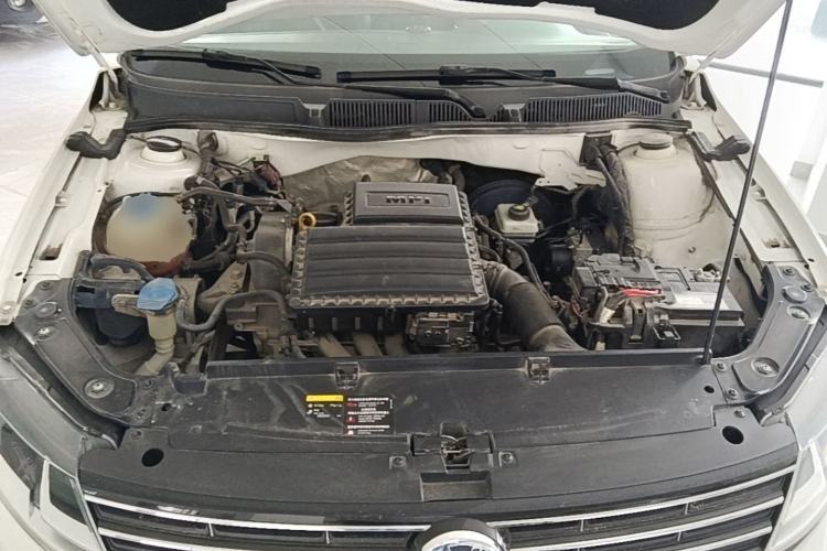Used Volkswagen Lavida 2015 1.6L Automatic Comfort Edition Engine Bay