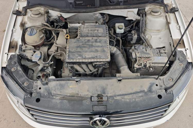 Used Volkswagen Lavida 2015 1.6L Manual Comfort Edition Engine Bay