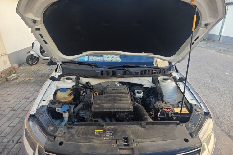 Used Volkswagen Lavida 2015 1.6L Manual Comfort Edition Engine Bay