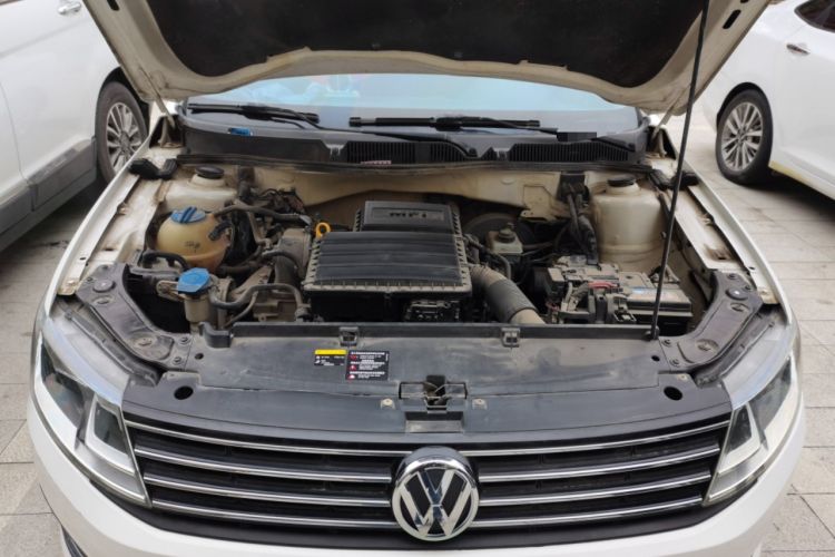 Used Volkswagen Lavida 2015 1.6L Manual Fashion Edition Engine Bay