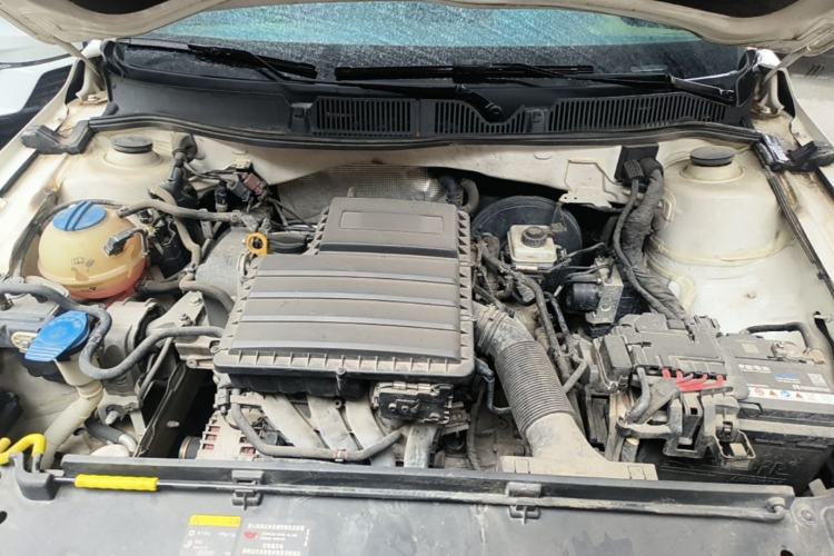 Used Volkswagen Lavida 2015 1.6L Automatic Fashion Edition Engine Bay