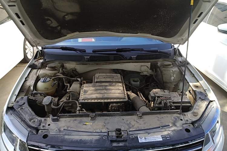Used Volkswagen Lavida 2015 1.6L Automatic Fashion Edition Engine Bay