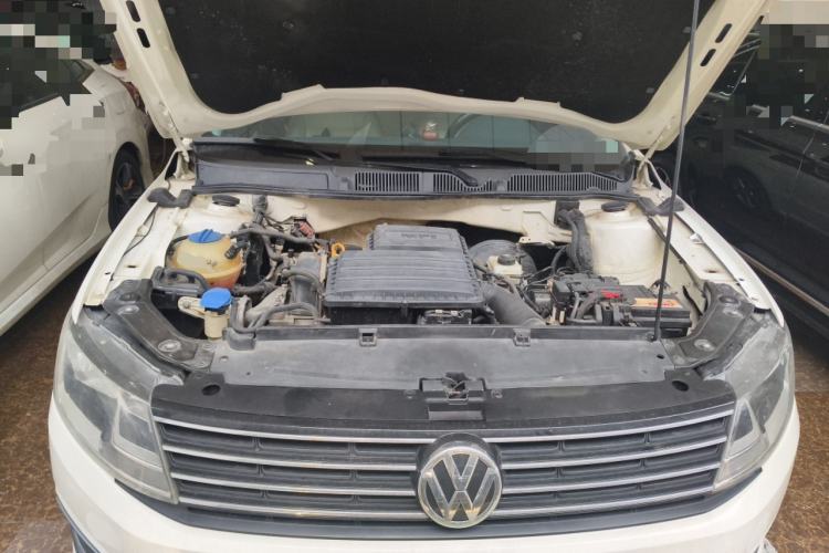 Used Volkswagen Lavida 2015 1.6L Automatic Fashion Edition Engine Bay