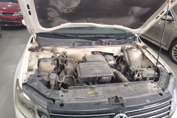 Used Volkswagen Lavida 2015 1.6L Automatic Comfort Edition Engine Bay