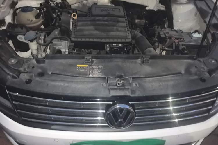 Used Volkswagen Lavida 2015 1.6L Automatic Comfort Edition Engine Bay