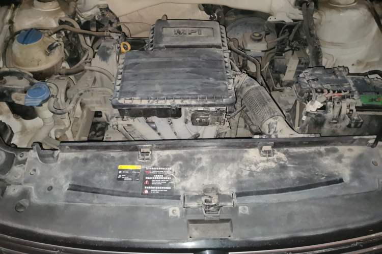 Used Volkswagen Lavida 2015 1.6L Manual Fashion Edition Engine Bay