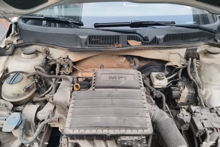 Used Volkswagen Lavida 2015 1.6L Manual Fashion Edition Engine Bay