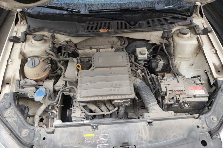Used Volkswagen Lavida 2015 1.6L Automatic Comfort Edition Engine Bay