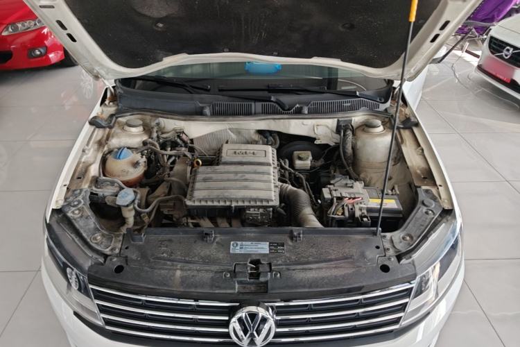 Used Volkswagen Lavida 2015 1.6L Automatic Fashion Edition Engine Bay