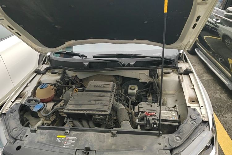 Used Volkswagen Lavida 2015 1.6L Manual Comfort Edition Engine Bay