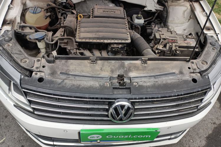 Used Volkswagen Lavida 2015 1.6L Manual Comfort Edition Engine Bay