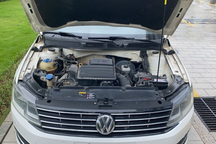Used Volkswagen Lavida 2015 1.6L Automatic Comfort Edition Engine Bay
