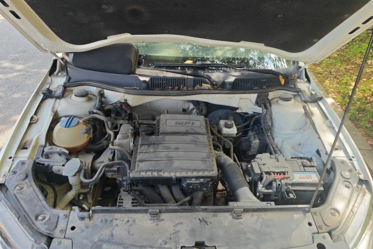 Used Volkswagen Lavida 2015 1.6L Manual Comfort Edition Engine Bay