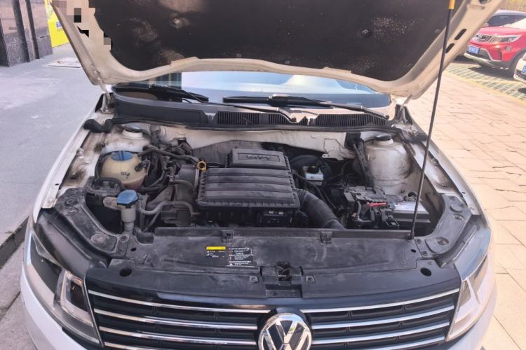 Used Volkswagen Lavida 2015 1.6L Automatic Fashion Edition Engine Bay