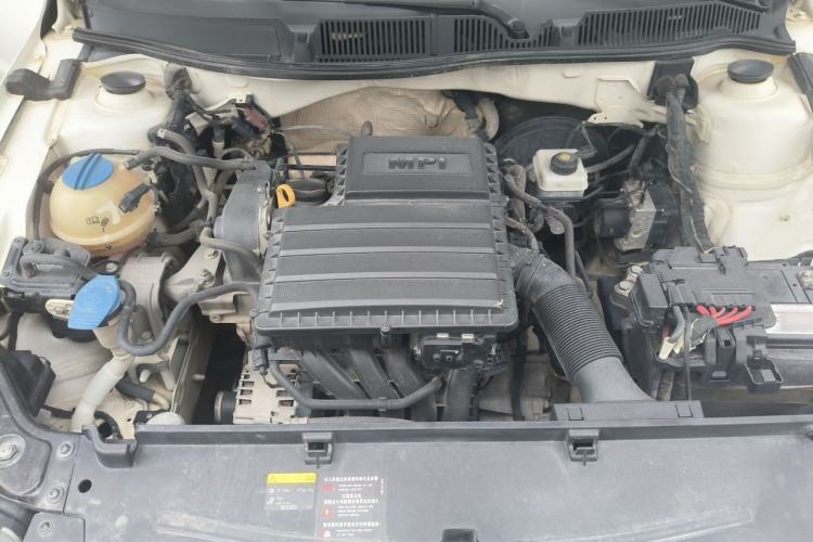 Used Volkswagen Lavida 2015 1.6L Manual Fashion Edition Engine Bay