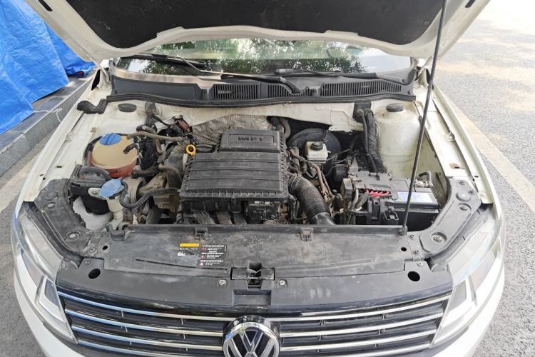 Used Volkswagen Lavida 2015 1.6L Automatic Comfort Edition Engine Bay