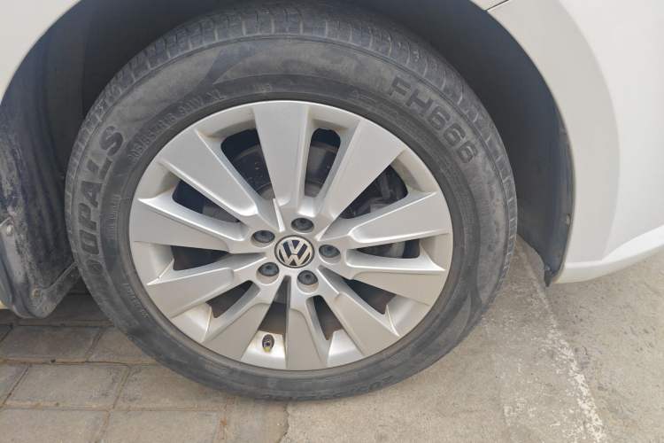 Used Volkswagen Lavida 2015 1.6L Automatic Comfort Edition Exterior 1