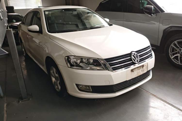 Used Volkswagen Lavida 2015 1.6L Automatic Fashion Edition Exterior 1