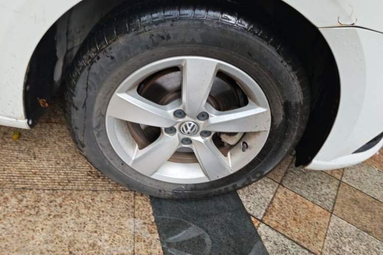 Used Volkswagen Lavida 2015 1.6L Manual Fashion Edition Exterior 1