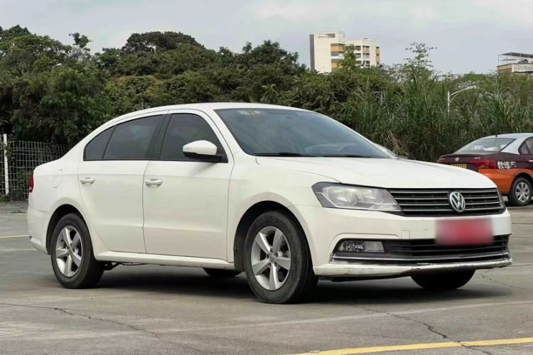 Used Volkswagen Lavida 2015 1.6L Automatic Fashion Edition Exterior 1