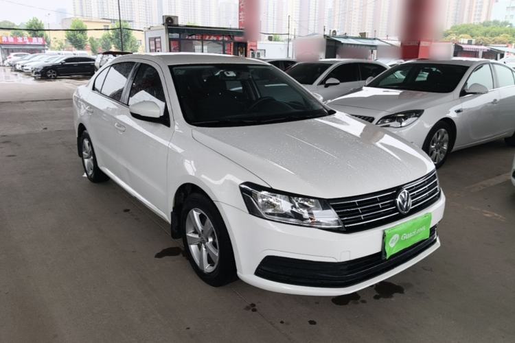 Used Volkswagen Lavida 2015 1.6L Manual Fashion Edition Exterior 1