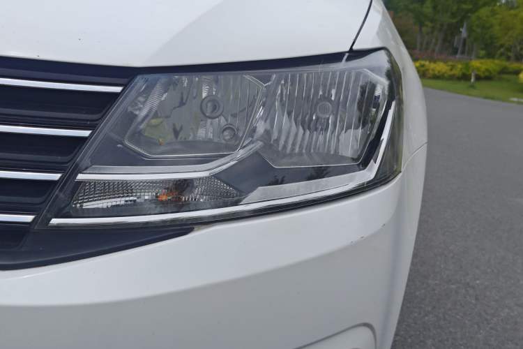 Used Volkswagen Lavida 2015 1.6L Manual Fashion Edition Exterior 10