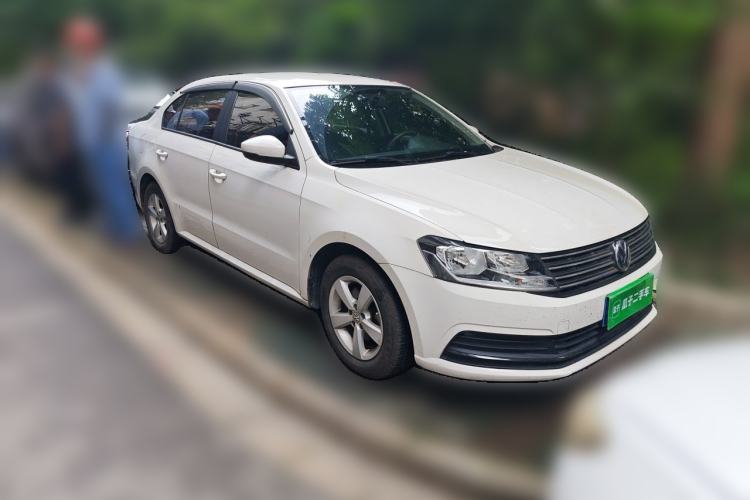 Used Volkswagen Lavida 2015 1.6L Manual Fashion Edition Exterior 2