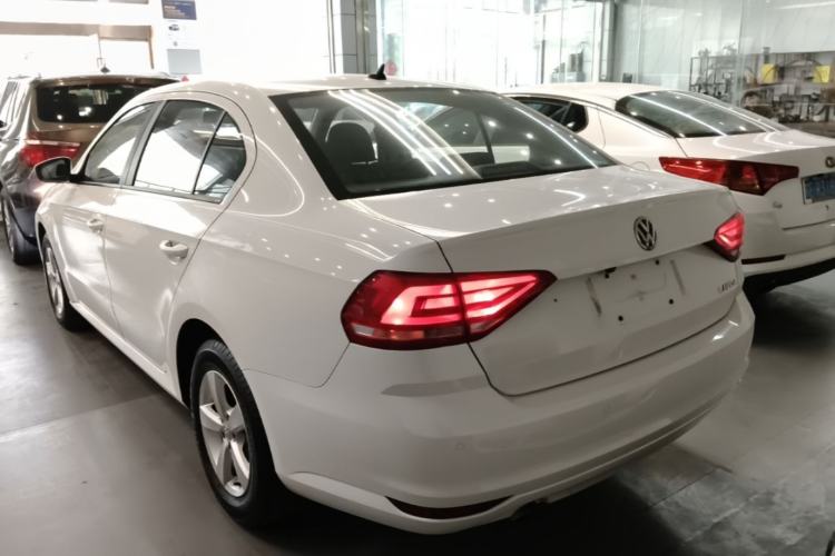 Used Volkswagen Lavida 2015 1.6L Automatic Fashion Edition Exterior 2