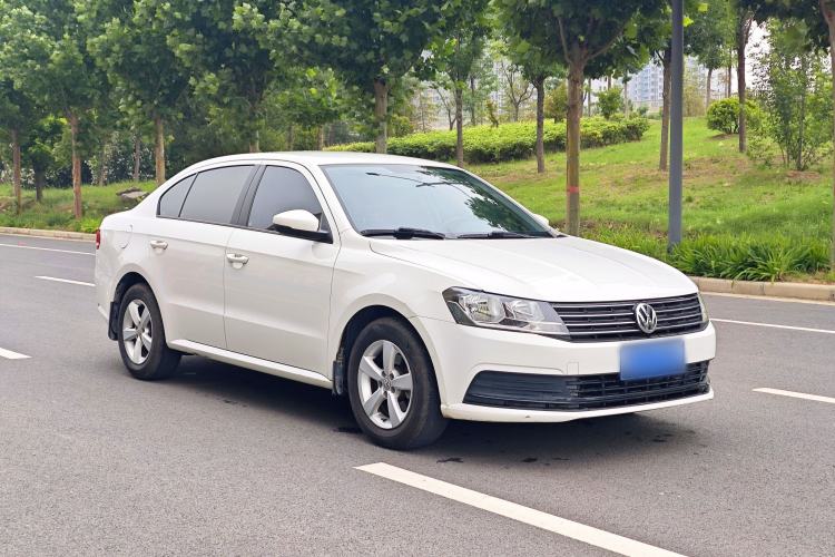 Used Volkswagen Lavida 2015 1.6L Manual Fashion Edition Exterior 2