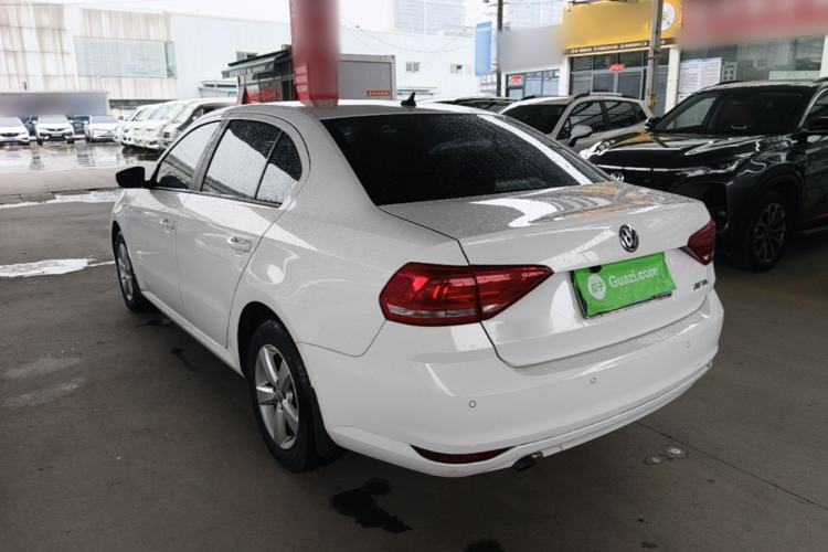 Used Volkswagen Lavida 2015 1.6L Manual Fashion Edition Exterior 2