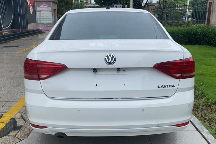 Used Volkswagen Lavida 2015 1.6L Automatic Comfort Edition Exterior 2