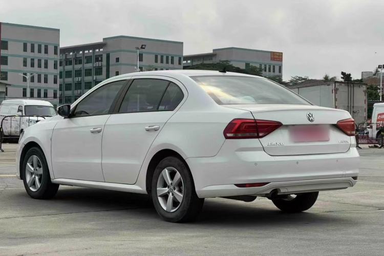 Used Volkswagen Lavida 2015 1.6L Automatic Fashion Edition Exterior 3