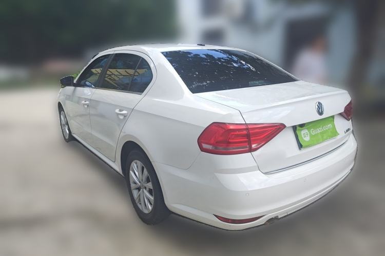 Used Volkswagen Lavida 2015 1.6L Manual Comfort Edition Exterior 3