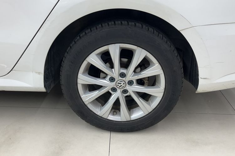 Used Volkswagen Lavida 2015 1.6L Automatic Comfort Edition Exterior 3