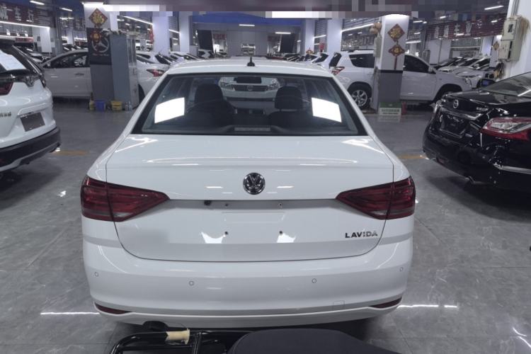 Used Volkswagen Lavida 2015 1.6L Automatic Fashion Edition Exterior 3
