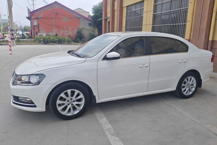 Used Volkswagen Lavida 2015 1.6L Automatic Comfort Edition Exterior 3