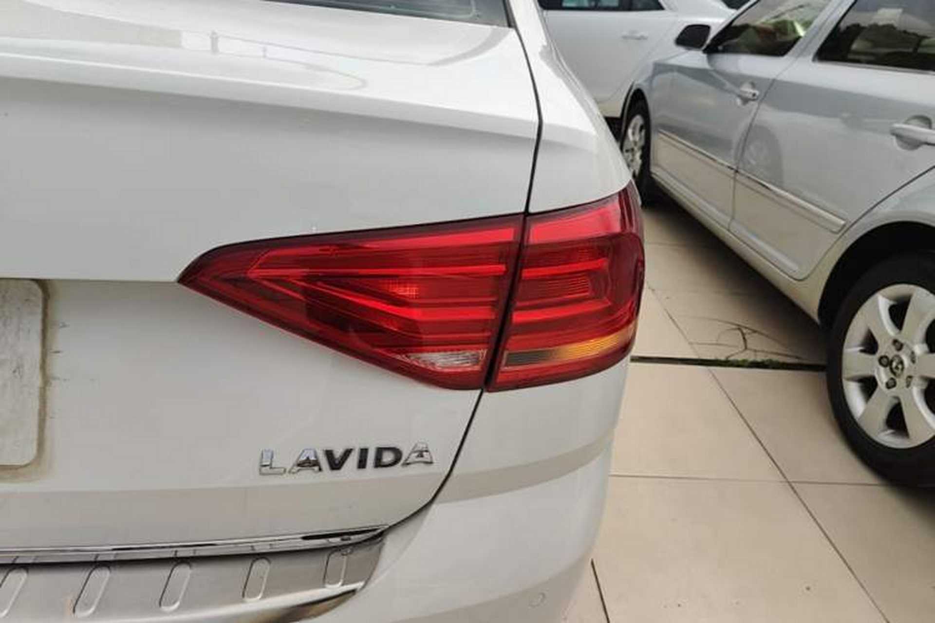 Used Volkswagen Lavida 2015 1.6L Automatic Comfort Edition Exterior 3