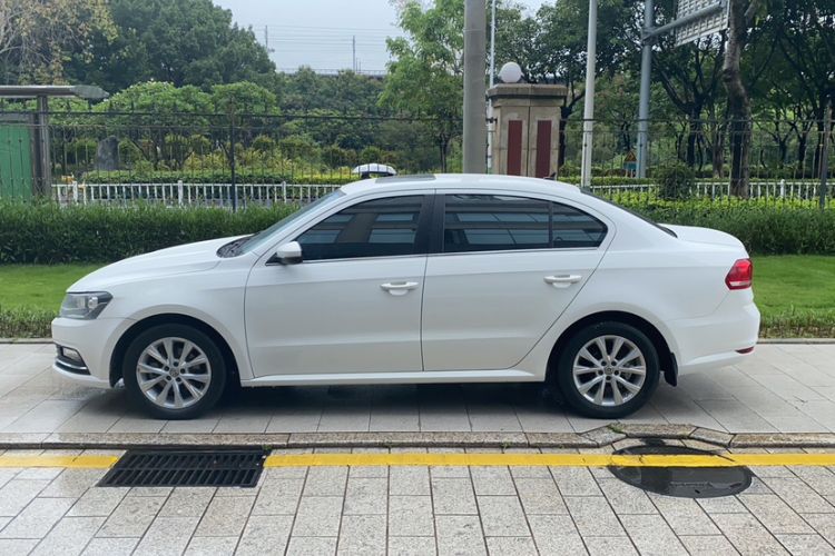 Used Volkswagen Lavida 2015 1.6L Automatic Comfort Edition Exterior 3