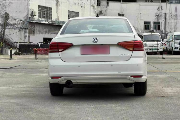 Used Volkswagen Lavida 2015 1.6L Automatic Fashion Edition Exterior 4