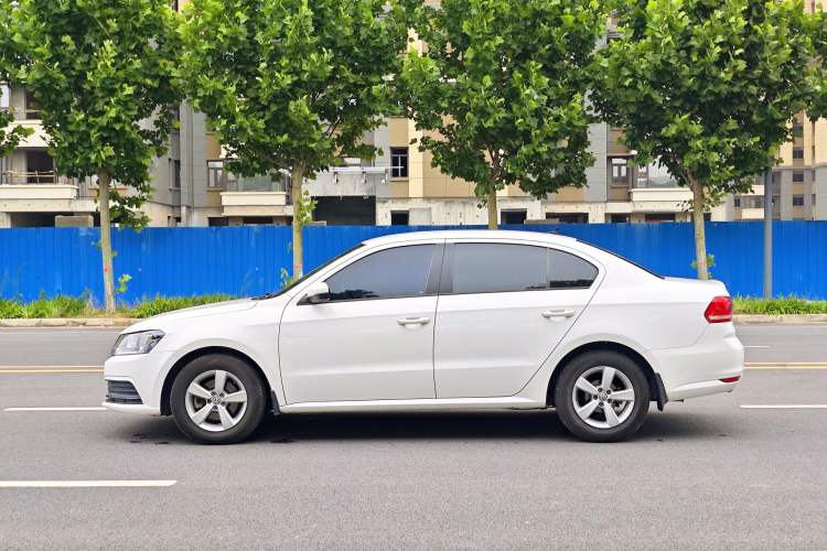 Used Volkswagen Lavida 2015 1.6L Manual Fashion Edition Exterior 4