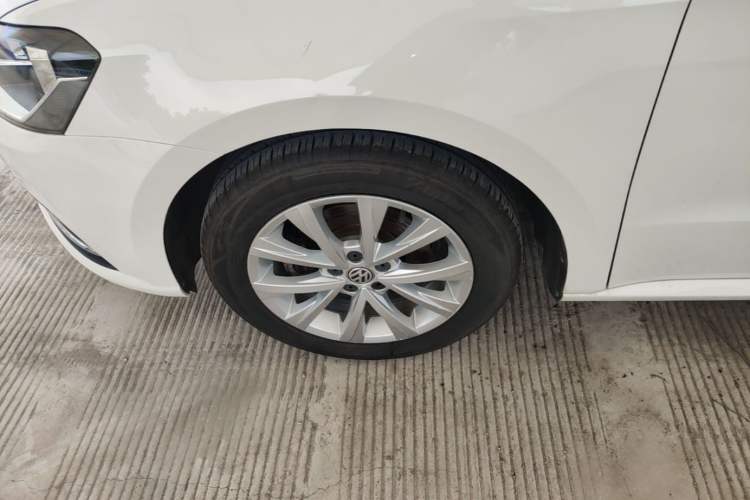 Used Volkswagen Lavida 2015 1.6L Automatic Comfort Edition Exterior 4