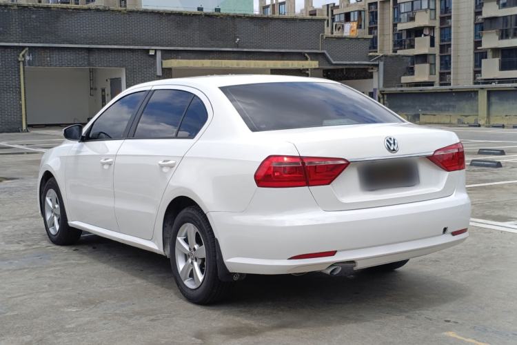 Used Volkswagen Lavida 2015 1.6L Automatic Fashion Edition Exterior 4