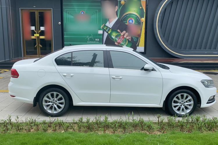 Used Volkswagen Lavida 2015 1.6L Automatic Comfort Edition Exterior 4