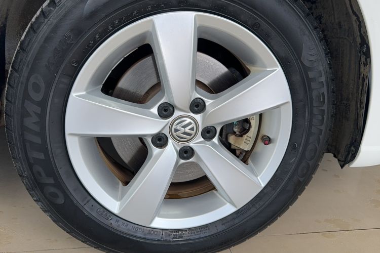 Used Volkswagen Lavida 2015 1.6L Manual Fashion Edition Exterior 5