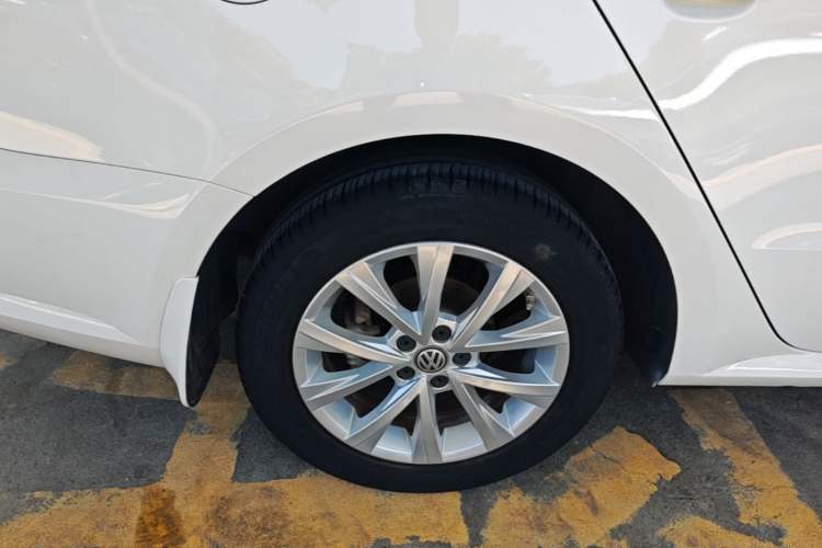 Used Volkswagen Lavida 2015 1.6L Automatic Comfort Edition Exterior 5