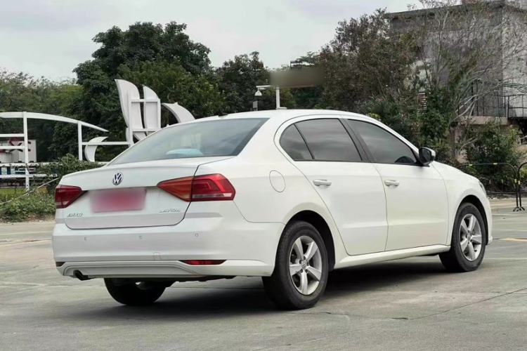 Used Volkswagen Lavida 2015 1.6L Automatic Fashion Edition Exterior 5