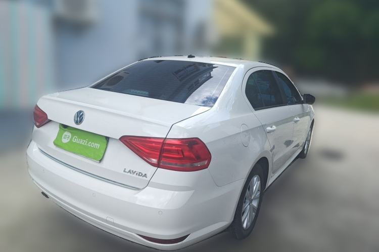 Used Volkswagen Lavida 2015 1.6L Manual Comfort Edition Exterior 5