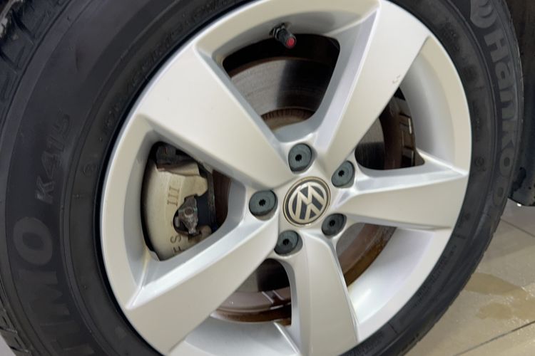 Used Volkswagen Lavida 2015 1.6L Manual Fashion Edition Exterior 6