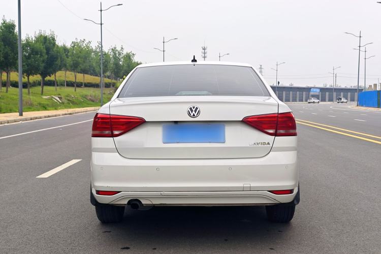 Used Volkswagen Lavida 2015 1.6L Manual Fashion Edition Exterior 6